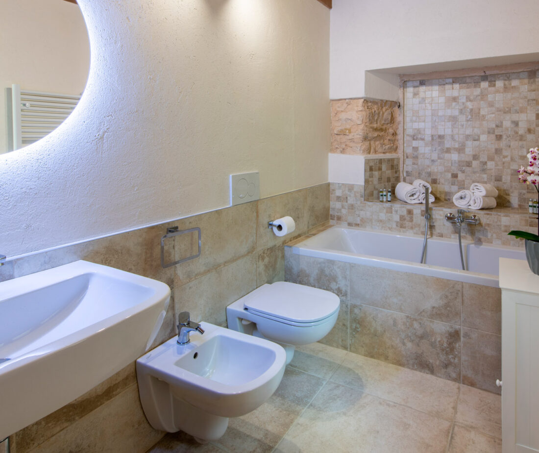 Master Apartment Corvina - bathroom